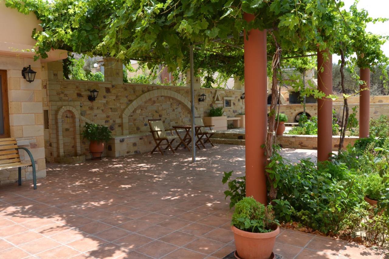 Romantica Apartments Фаласарна Экстерьер фото
